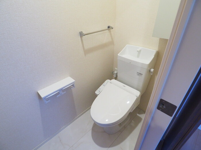 グリーンライン 東山田駅 徒歩8分 3階建 築6年のトイレ写真