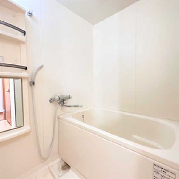 バス・シャワールーム　※写真は同じマンションの違う部屋のものになります。
