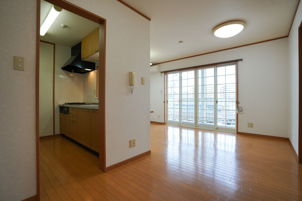 居室・リビング　同じ建物の別のお部屋