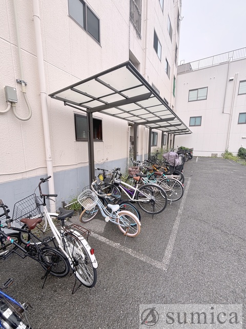 その他共有部分　屋根付き駐輪場が嬉しいです♪♪