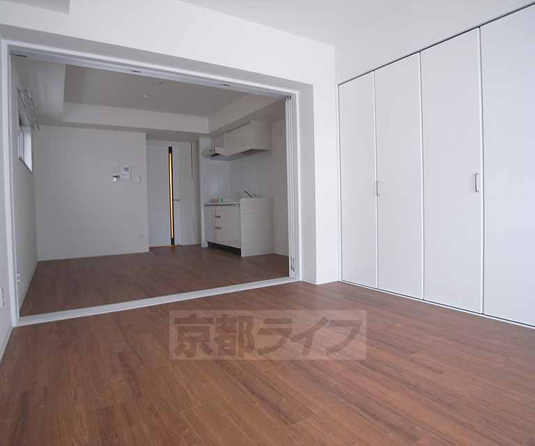 居室・リビング　すっきり広々したお部屋です。