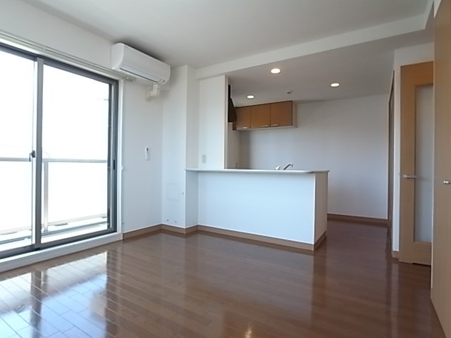 M’S CUBEの居間写真