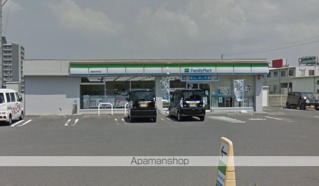 コンビニ　ファミリーマート（コンビニ）まで479m
