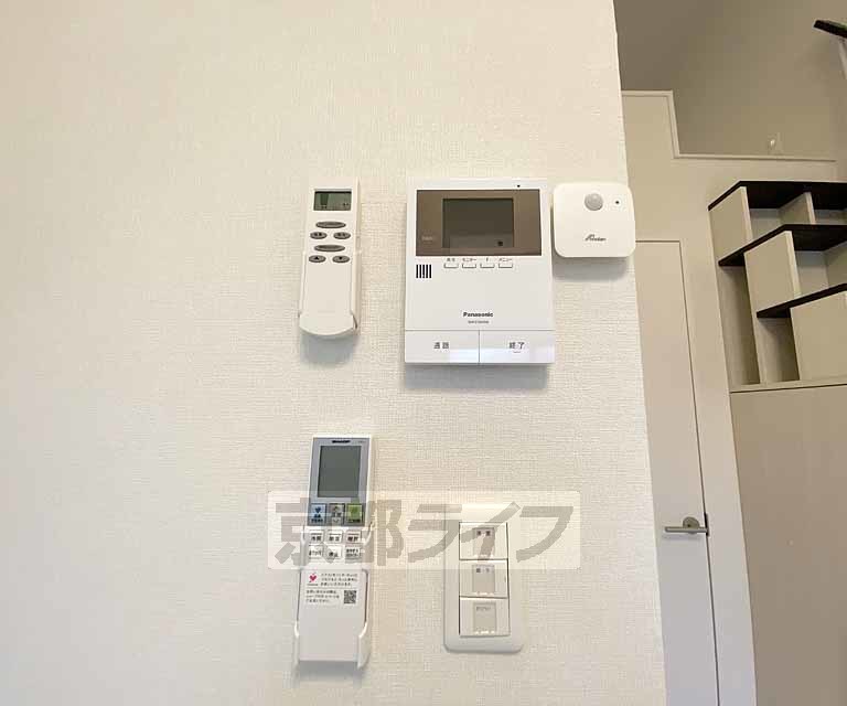 セキュリティ　エアコンのリモコンなどがまとめて設置しています。