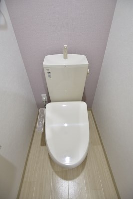 トイレ　温水洗浄便座付き