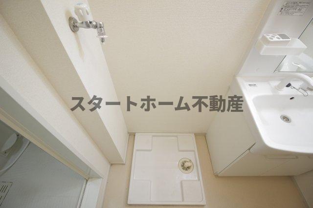 洗面設備　ゆったりとスペースのある洗面所