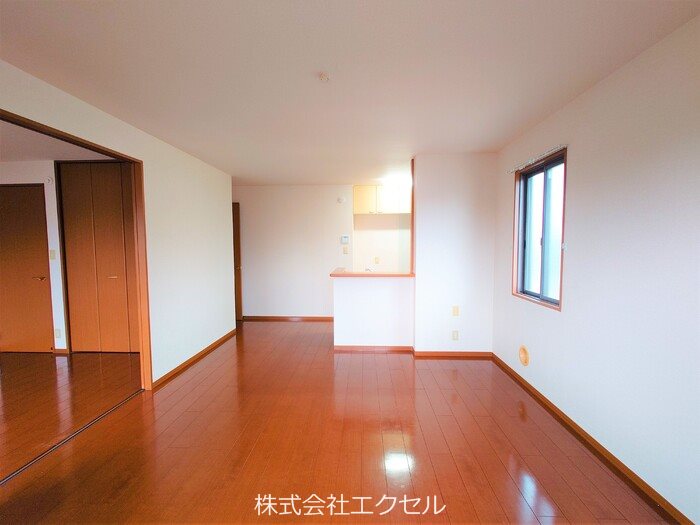 ＪＲ青梅線 小作駅 徒歩8分 2階建 築25年の居間写真