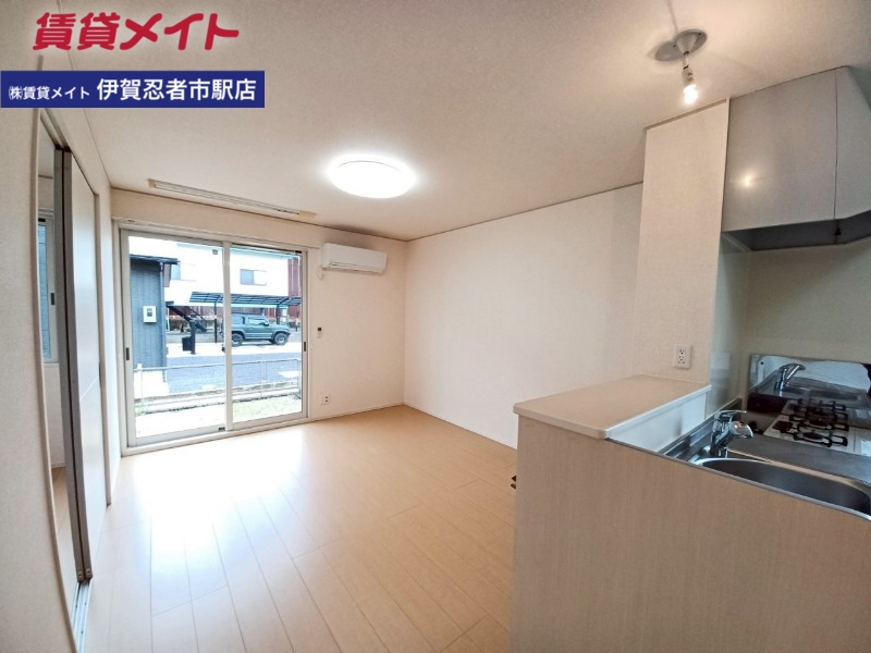 居室・リビング　別部屋反転写真