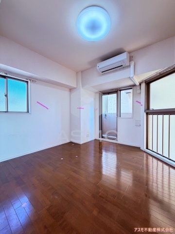 ジュネーゼグラン天満の居間写真