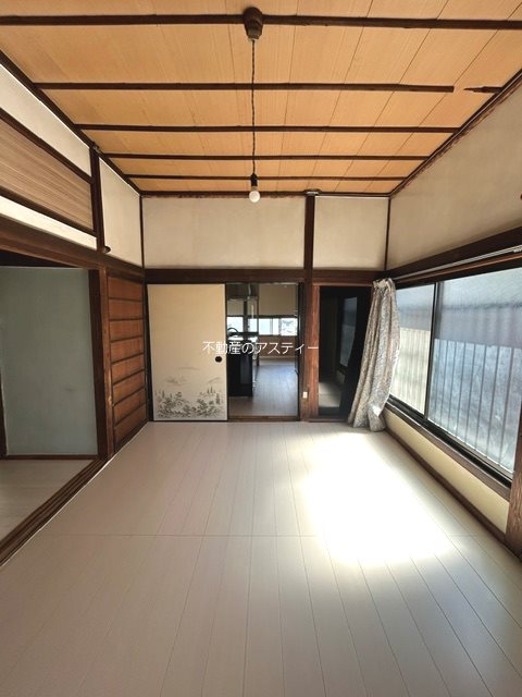皇后崎町貸家の居間写真