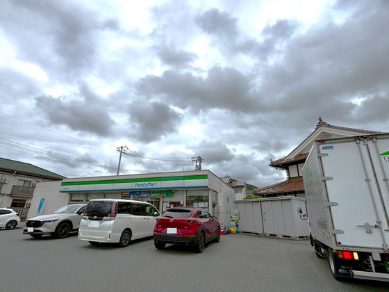 コンビニ　ファミリーマート西条寺家店（コンビニ）まで343m