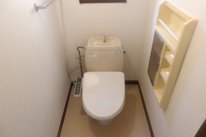小田急線 成城学園前駅 徒歩5分 2階建 築33年の居間写真