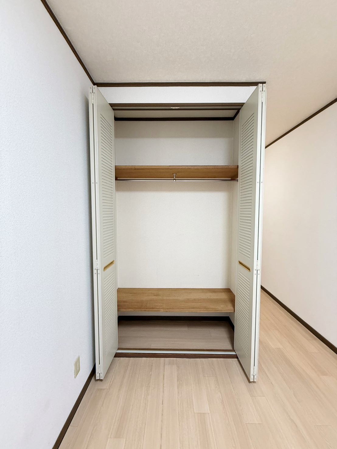 収納　※他室写真～現況優先