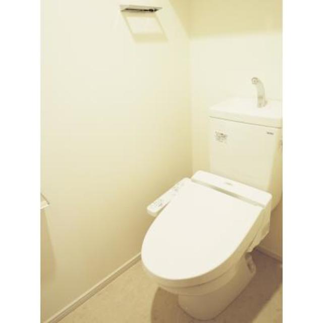 トイレ　※写真は同タイプ住戸です。