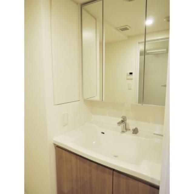 洗面設備　※写真は同タイプ住戸です。