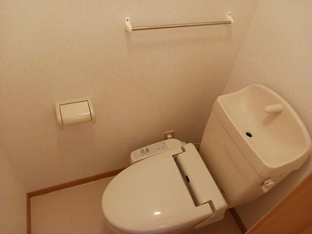 薩摩川内市 2階建 築24年のトイレ写真