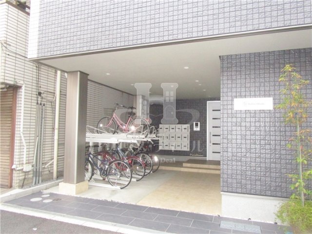 エントランス　落ち着いたエントランスです