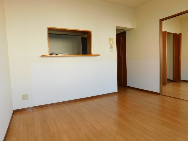 居室・リビング　※同建物同型別のお部屋