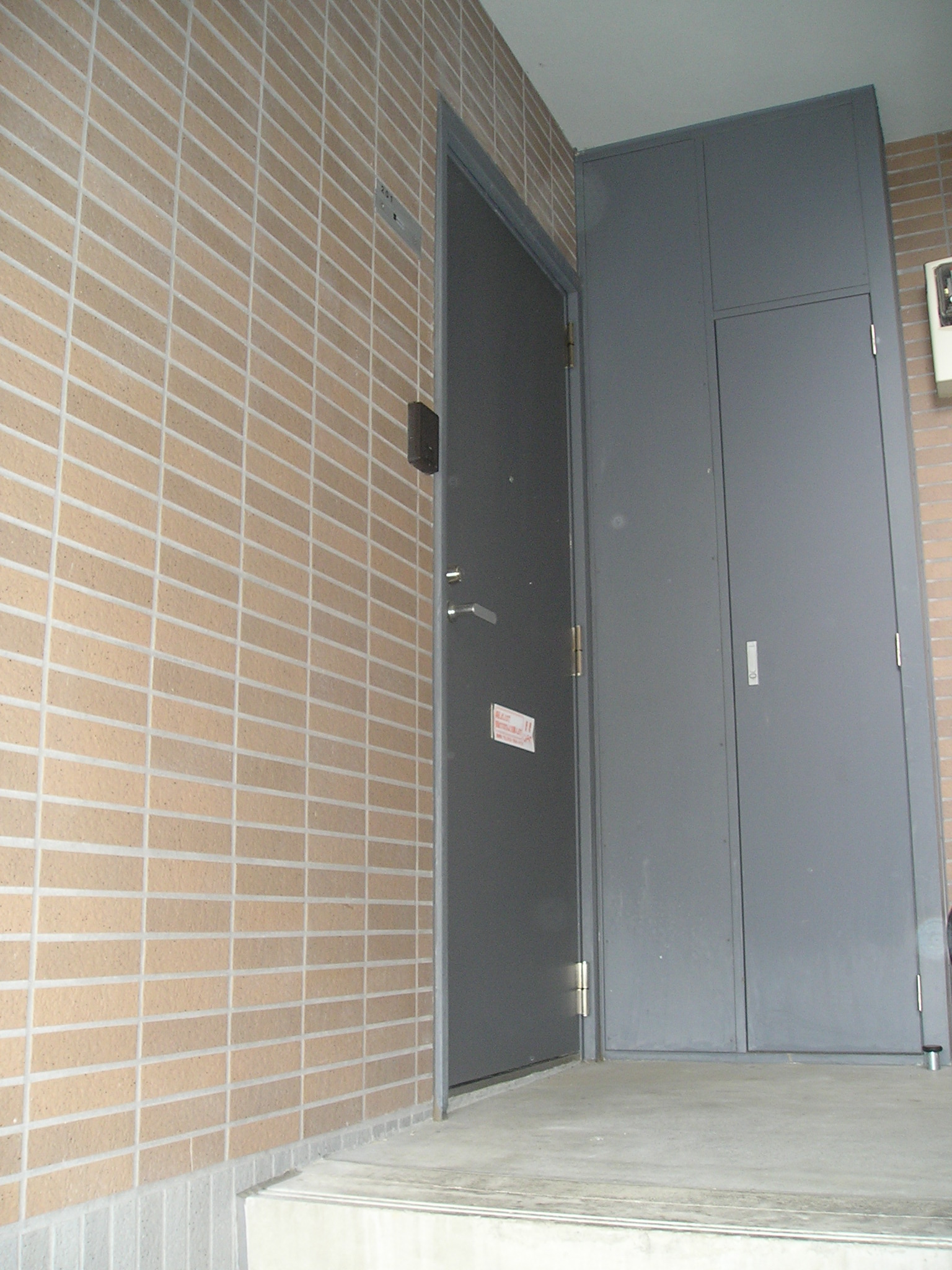伊豆箱根鉄道駿豆線 三島田町駅 徒歩11分 3階建 築27年の玄関写真