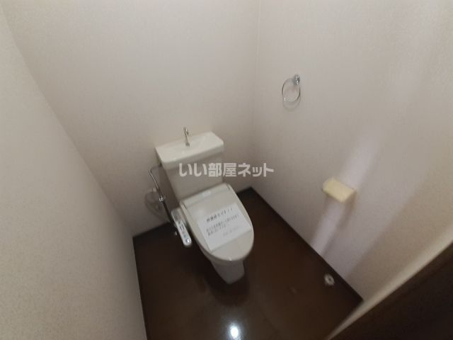 【アップルヴィレッジ V棟のトイレ】