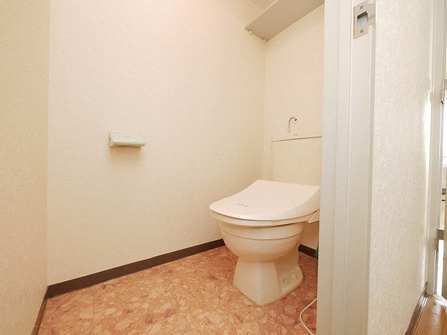 【札幌市豊平区中の島二条のマンションのトイレ】