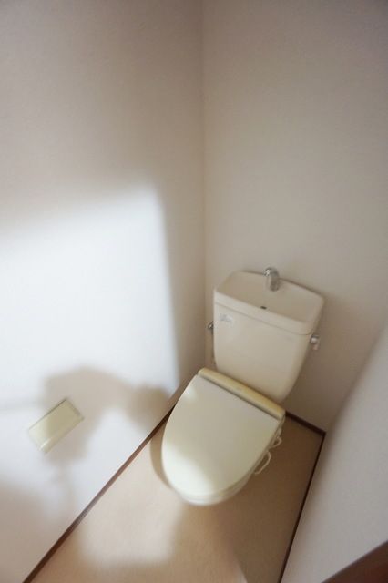 【横浜市青葉区青葉台のマンションのトイレ】