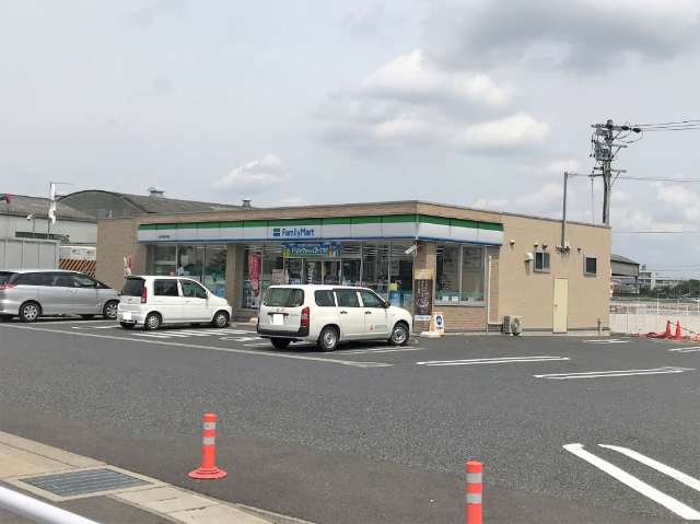 コンビニ　ファミリーマート北名古屋石橋店（コンビニ）まで800m