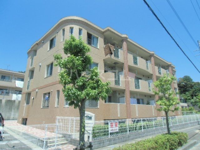 掛川市和光のマンションの建物外観