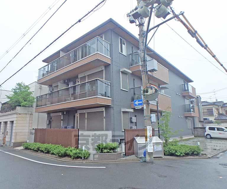 【京都市左京区下鴨下川原町のアパートの建物外観】