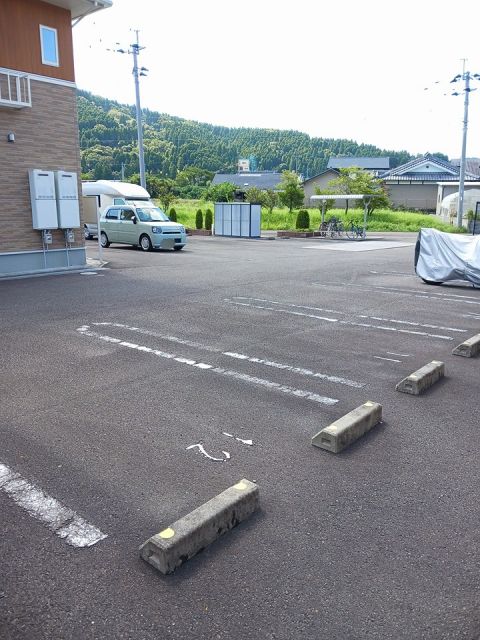 【フェリース・なごみ　IIの駐車場】