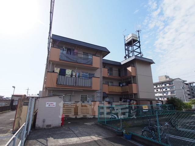 【京都市右京区嵯峨広沢南野町のマンションの建物外観】