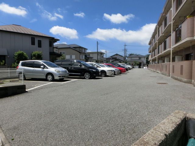 【四街道市美しが丘のマンションの駐車場】