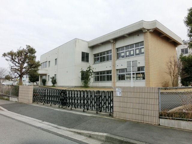 【四街道市美しが丘のマンションの小学校】