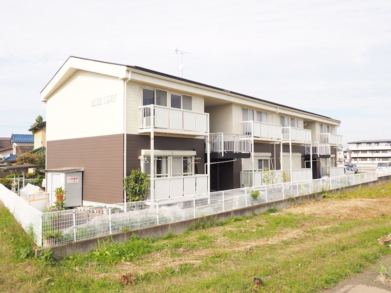 守山市岡町のアパートの建物外観