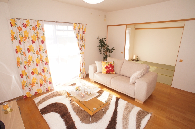 居室・リビング　※同タイプ、別部屋の写真です。付属品は付きません。