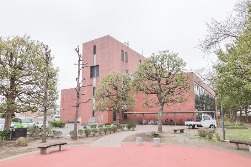 【伊勢崎市安堀町のマンションの図書館】