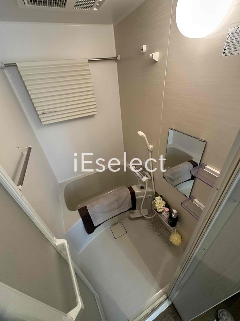 バス・シャワールーム　浴室乾燥機付きバスルームです