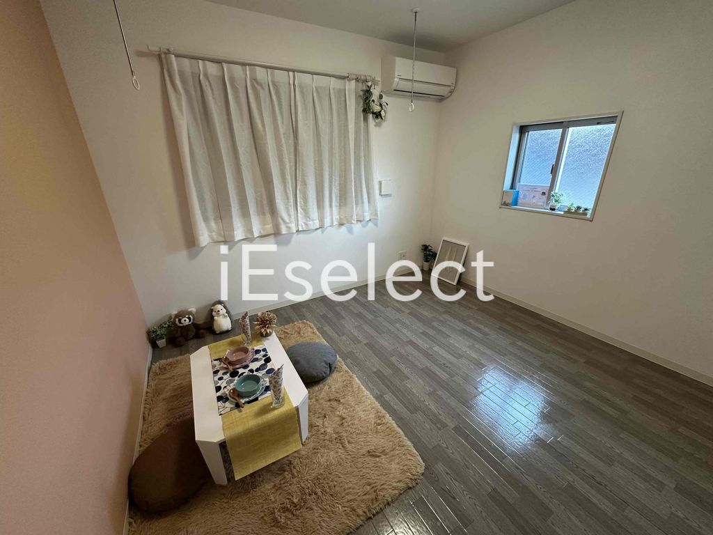 居室・リビング　アクセントクロスがおしゃれなお部屋です♪