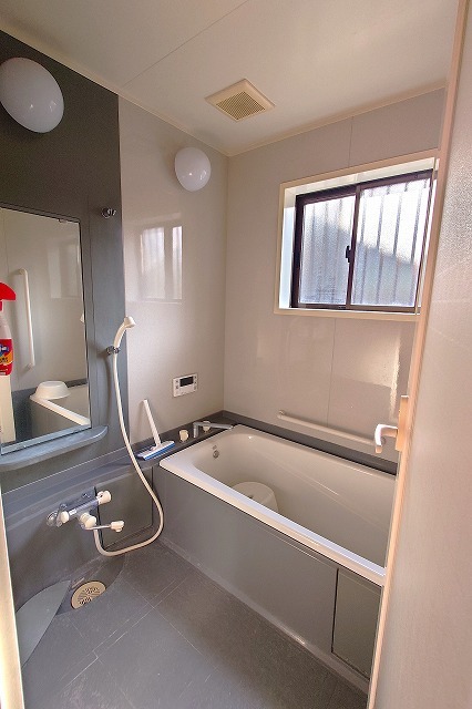 バス・シャワールーム　追い焚き付きでいつでも温かいお風呂に浸かれます☆