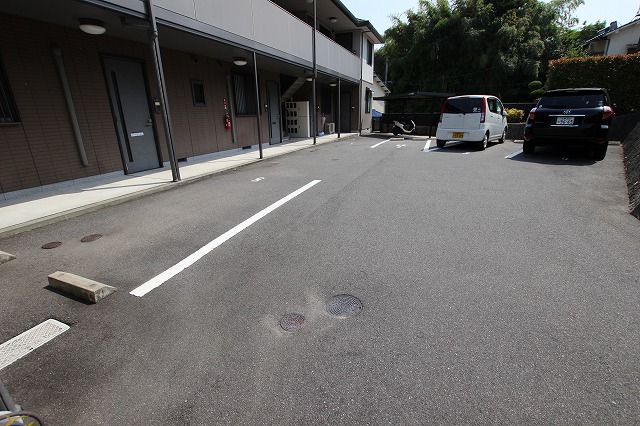 【広島市安佐南区山本のアパートの駐車場】