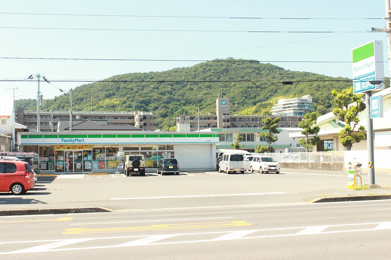 コンビニ　ファミリーマート高松西町店（コンビニ）まで329m