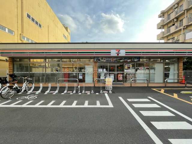 【川崎市中原区井田三舞町のマンションのコンビニ】