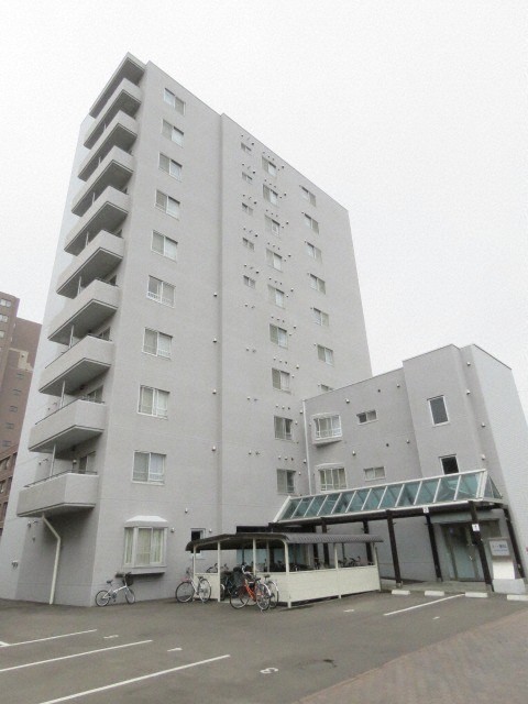 札幌市西区琴似二条のマンションの建物外観