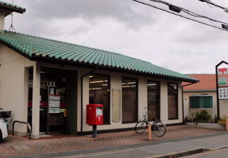 【加古川市平岡町新在家のマンションの郵便局】