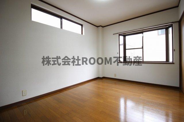 居室・リビング　こちらのリビングで趣味の時間をお楽しみください