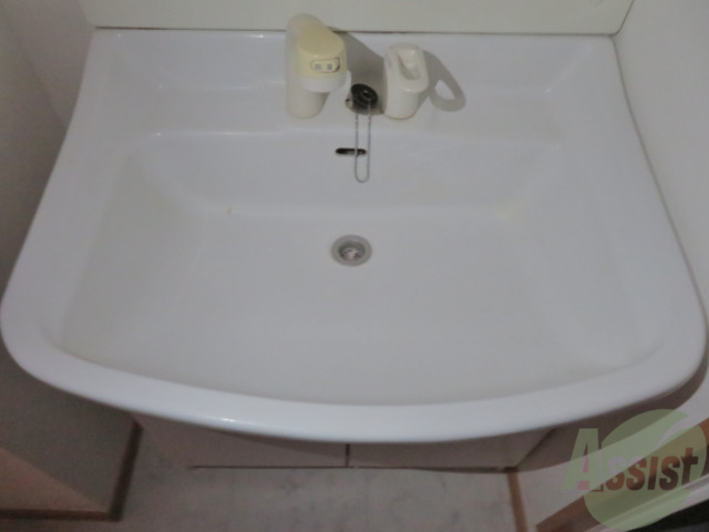 洗面設備　忙しい朝の味方、独立洗面台があるのは嬉しいですね。