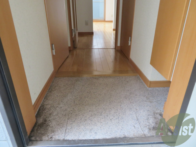 玄関　玄関です。玄関はだいぶ広い印象を受けました。