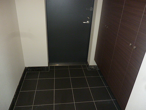 玄関　※別部屋の参考写真です。