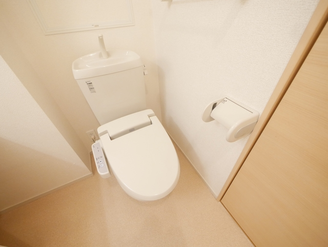トイレ　★人気の温水洗浄便座付です★