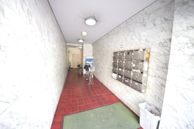 エントランス　スッキリとしたエントランスですね